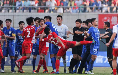 中国で またまたリアル 少林サッカー が 試合中に相手の耳を噛み切り食べちゃった 日刊サイゾー